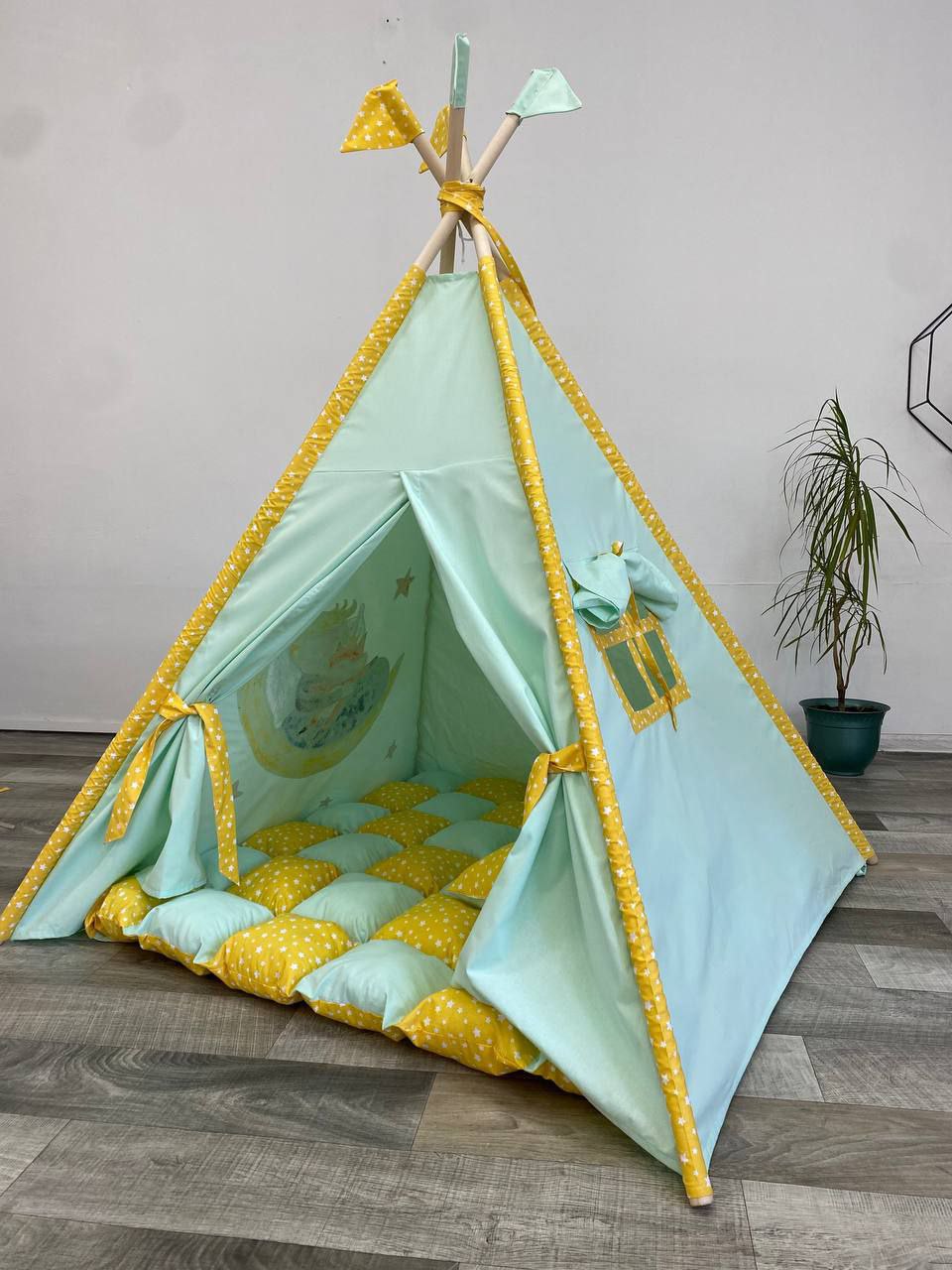 Tenda giochi bambini cotone verde menta e giallo dipinta a mano tema piccolo principe personalizzata con nome, tappeto imbottito cuscino e pali pieghevoli inclusi