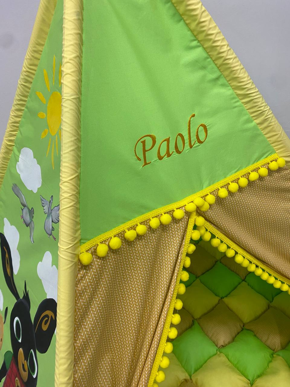 Tenda tipi/teepee/wigwam bambini Verde lime/brillante e Giallo/ocra, Tenda giochi bambini cotone dipinta a mano personalizzata con nome, materassino imbottito, cuscino e pali pieghevoli inclusi