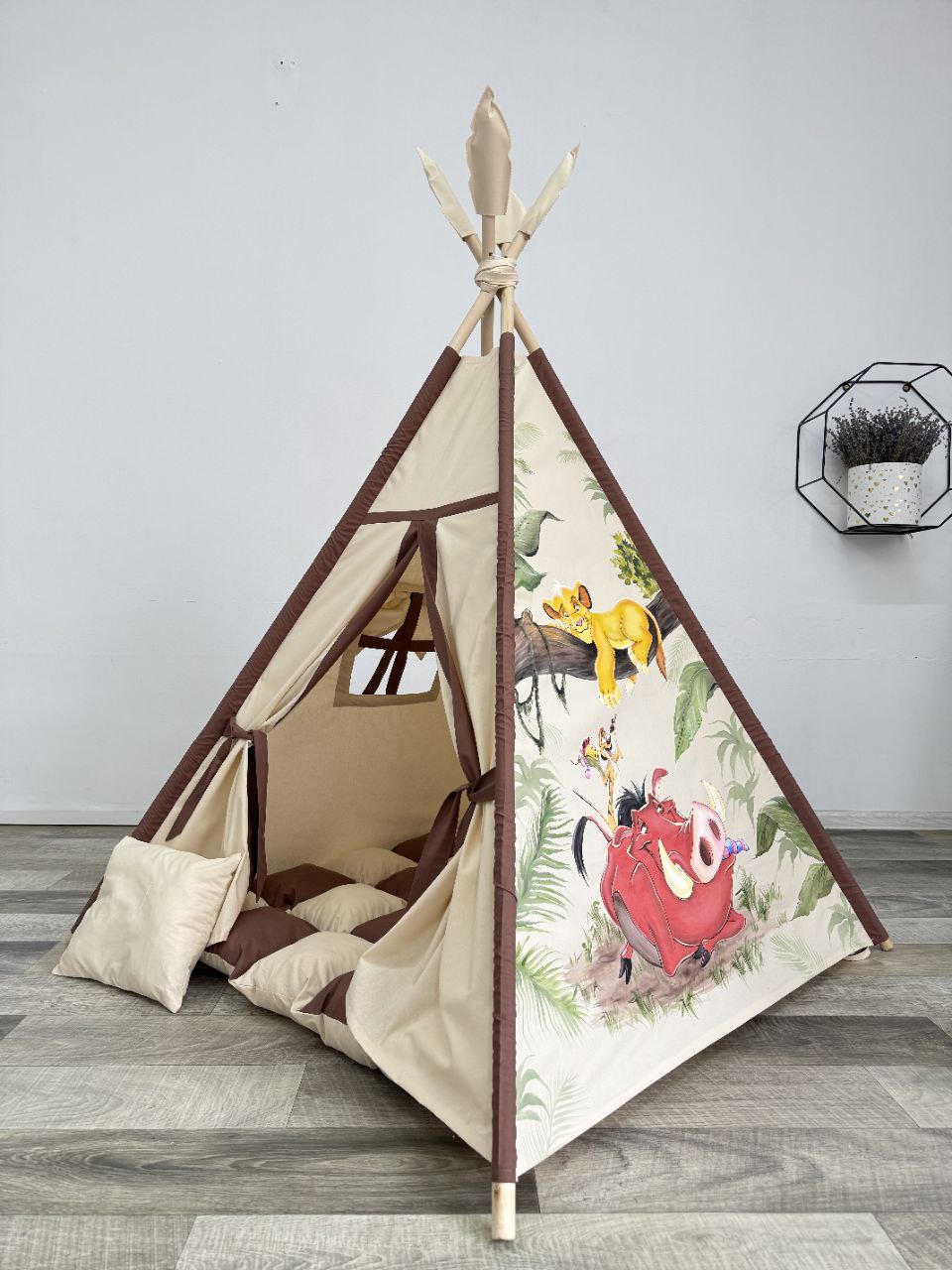 tenda giochi wigwam teepee per bambini 1,2,3,4,5,6,7,8,9,anni colori beige marrone con dipinto immagine simba the lion king re leone hakuna matata timon e pumba 