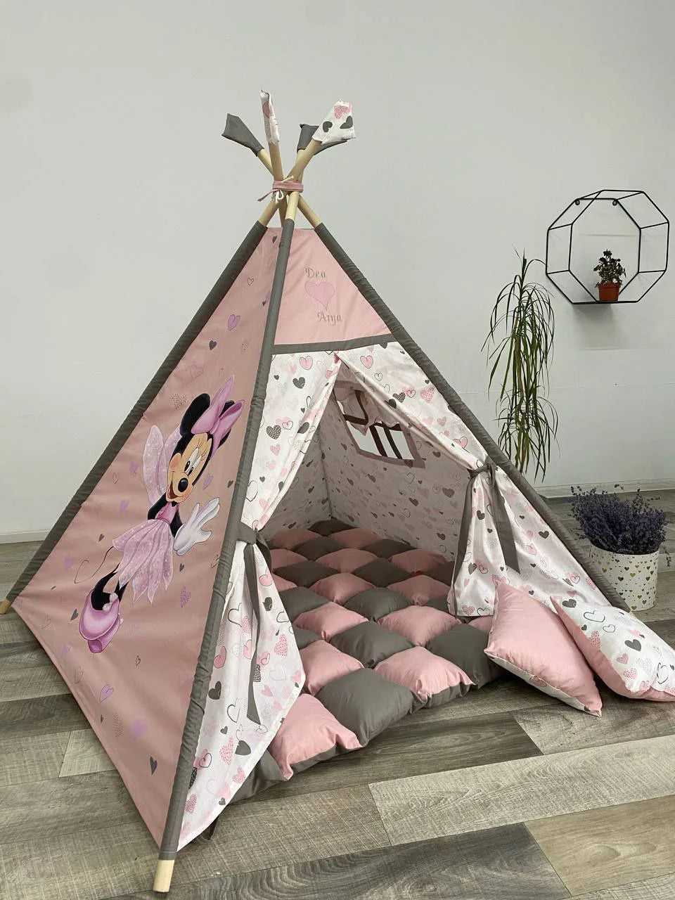 Tenda giochi rosa cotone dipinta a mano tema topolina rosa cuoricini, personalizzata con nome, materassino imbottito, cuscino e pali pieghevoli inclusi