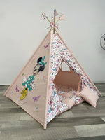 Tenda giochi rosa cotone dipinta a mano tema topolina fiori e farfalle , personalizzata con nome, materassino imbottito, cuscino e pali pieghevoli inclusi