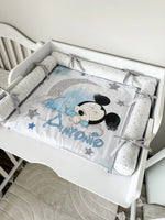 Materassino fasciatoio neonato con rulli paracolpi fantasia Mickey Mouse stelle grigio, impermeabile fatto a mano su misura. Cambio pannolino neonato.