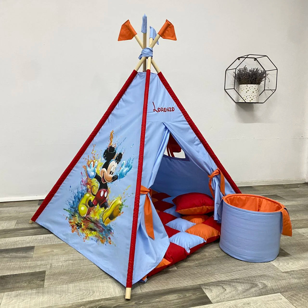 Tenda tipi/teepee/wigwam bambini  Azzurro/celeste, dipinta a mano tema topolino cartone animato, personalizzata con nome, materassino imbottito, cuscino e pali pieghevoli inclusi