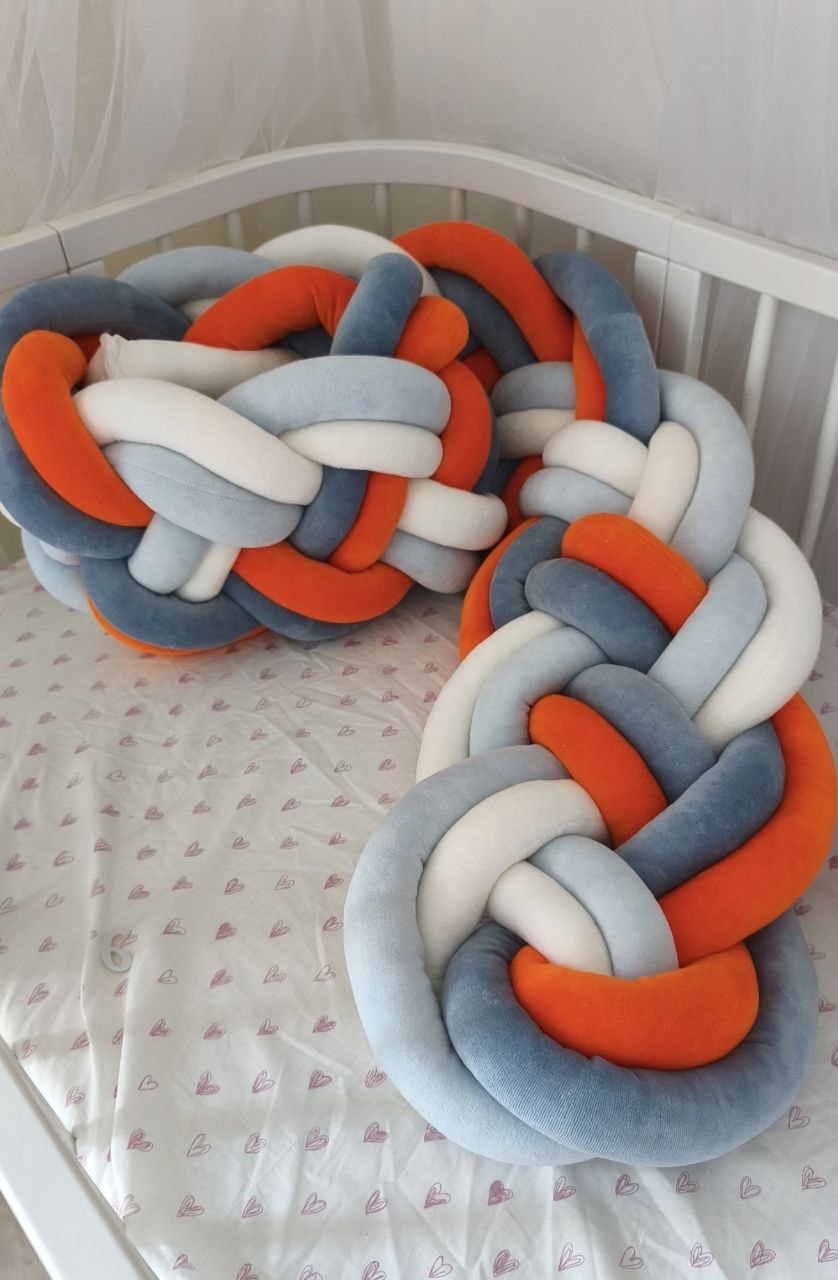 Treccia paracolpi a 8 fili arancio e azzurro arrotolata, usabile anche come cuscino decorativo