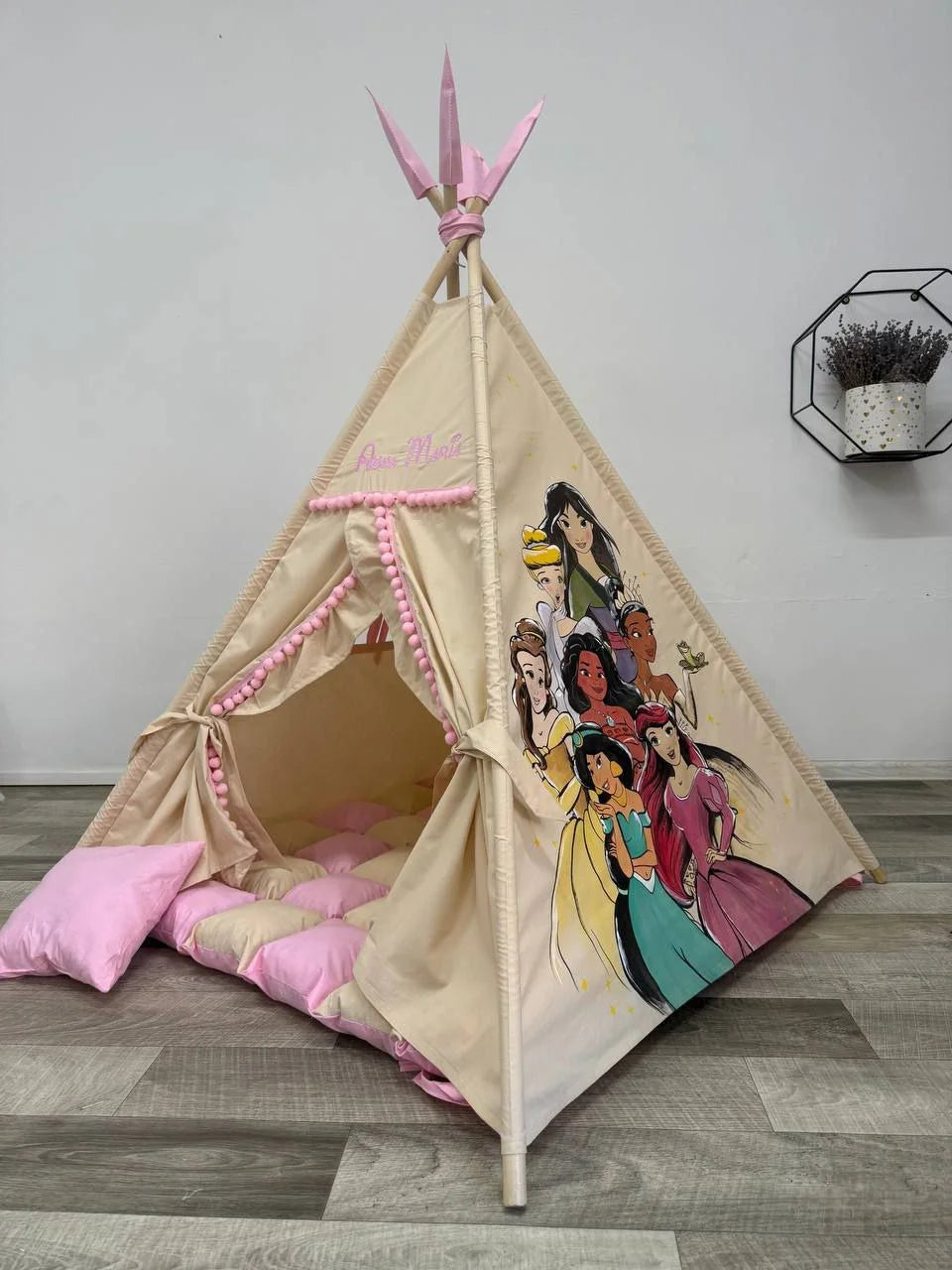 Tenda giochi bambini rosa dipinta a mano  principesse princess , con materassino imbottito, cuscino e pali pieghevoli e una bambina